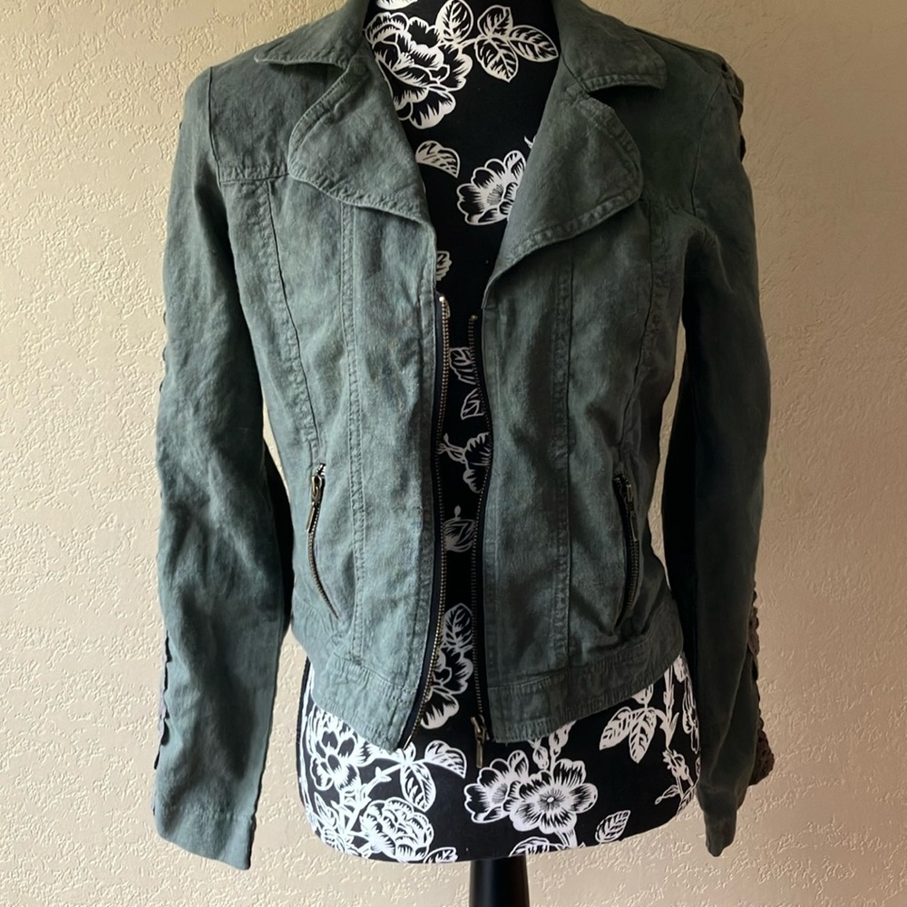 M MAURICES OLIVE GREEN ZIP FRONT & POCKET LACE INSET ARMS LINEN BLEND JACKET - Picture 2 of 8